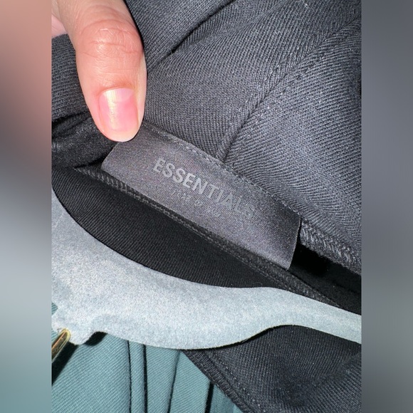 Fear of god essentials hoodie - Picture 4 of 5